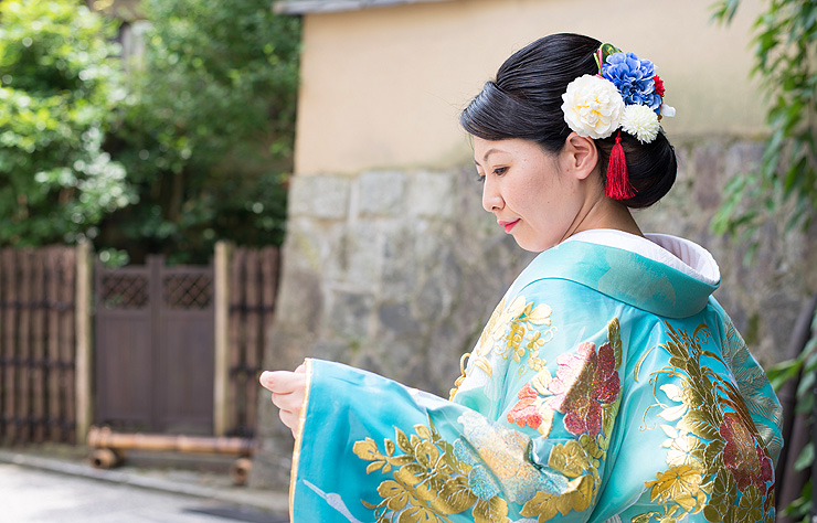 【色打掛】二重紗ブルー金加工鳳凰 【白無垢】花車に鉾 【引振袖】梅に鶴