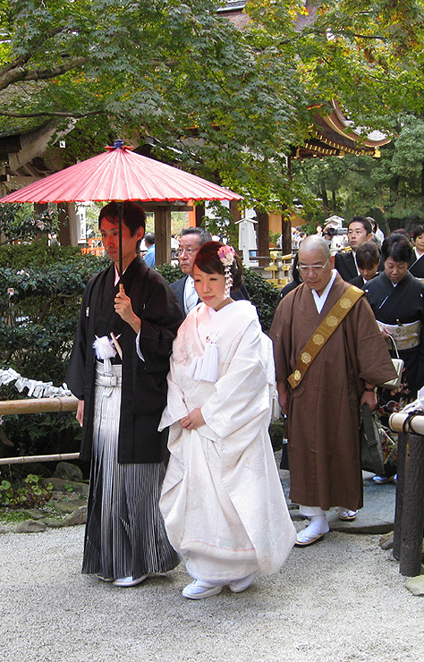 結婚祝い 正絹 振袖 地紋 金駒 蝶に花 赤 袷 着物 - www.icecream4u.ca