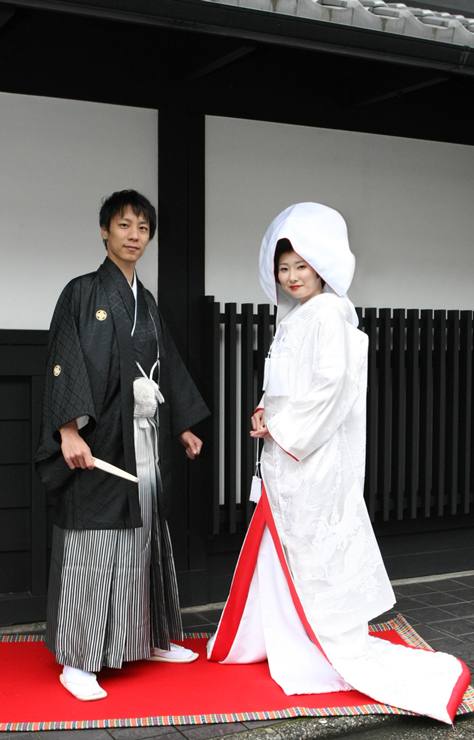 C1003 裏紅 波松梅鶴 白無垢　結婚式　結婚式の衣装　衣装レンタル　衣装ブログ　