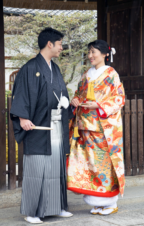 美品 色打掛 ゴールド 孔雀 吉祥花 金糸 豪華絢爛 花嫁 結婚式 日本-